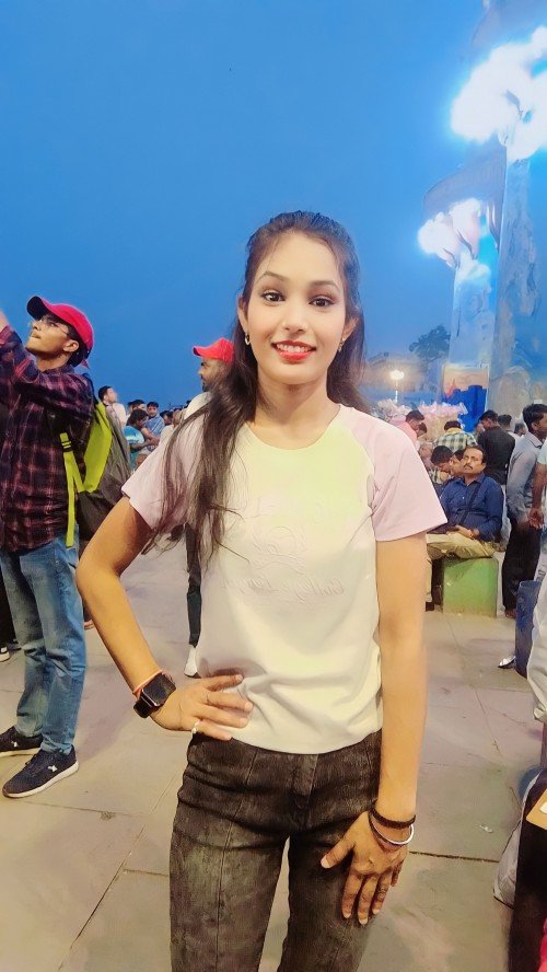 Chanchal kumari Science,Maths,English home tutor in Varanasi.